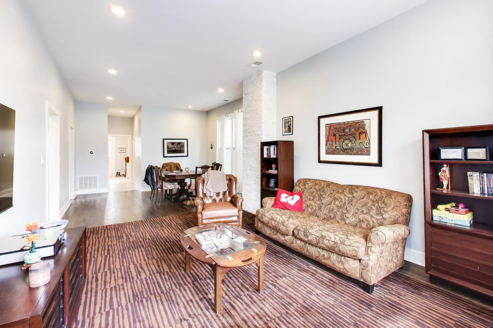 3519 N Seminary Avenue