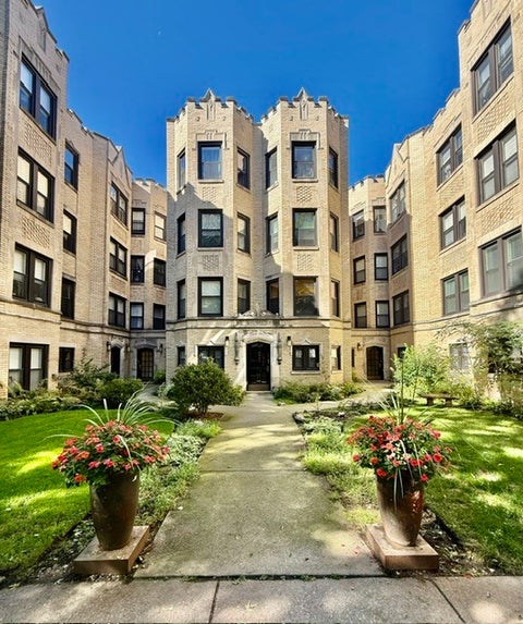 Photo of 7074 N Wolcott Avenue #1, Chicago, IL 60626 (MLS # 12776790)