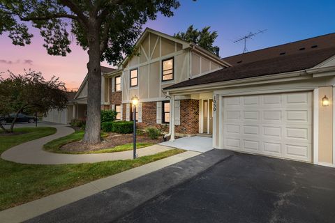 Photo of 1050 Southbury Lane #C2, Wheeling, IL 60090 (MLS # 12433201)