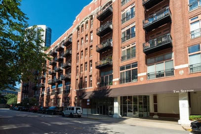 360 W Illinois Street 8A Chicago IL 60654