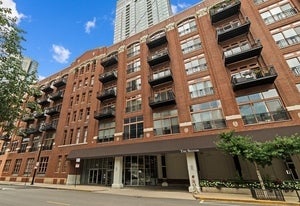 Photo of 360 W Illinois Street #8A, Chicago, IL 60654 (MLS # 12762186)