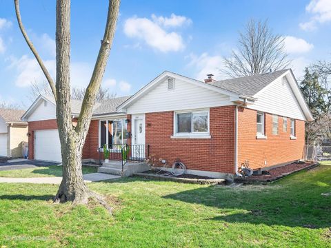 Tiny photo for 392 E Saint Charles Road, Elmhurst, IL 60126 (MLS # 12606330)