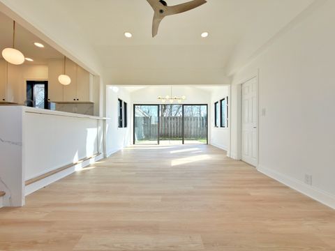 Tiny photo for 219 E Berkshire Avenue, Lombard, IL 60148 (MLS # 12606361)