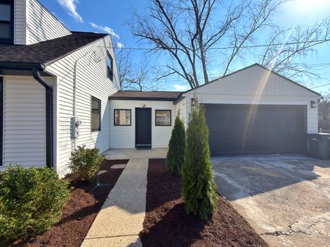 Tiny photo for 219 E Berkshire Avenue, Lombard, IL 60148 (MLS # 12606361)