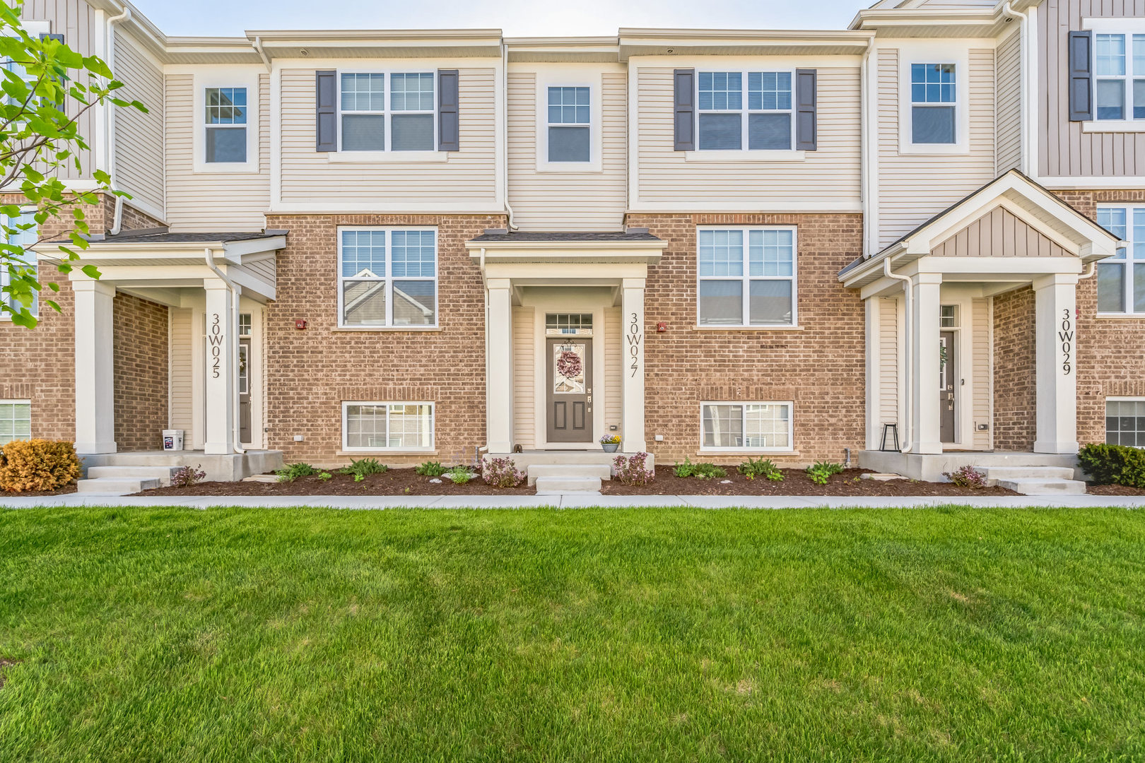 View Warrenville, IL 60555 townhome