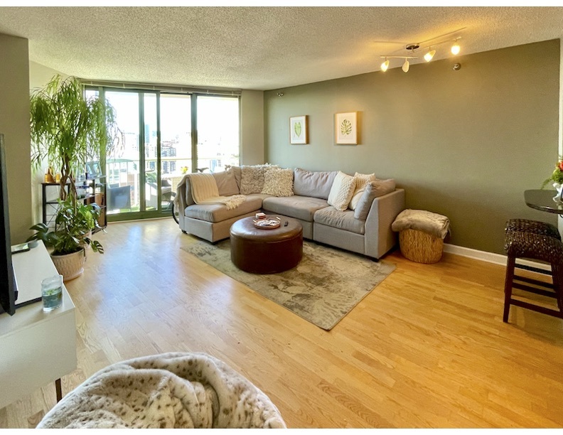 111 W Maple Street 1605