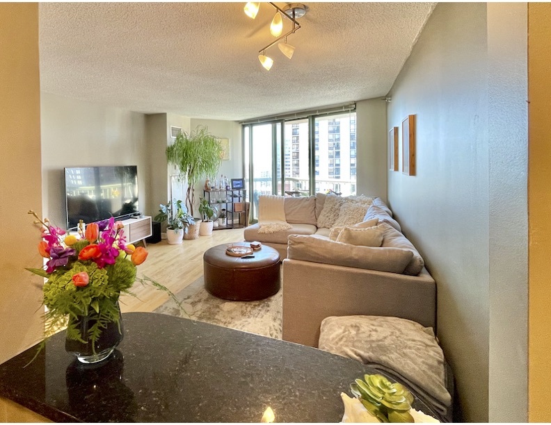 111 W Maple Street 1605