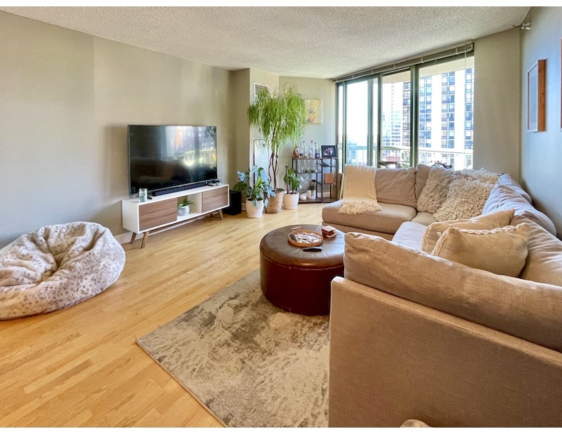 111 W Maple Street 1605