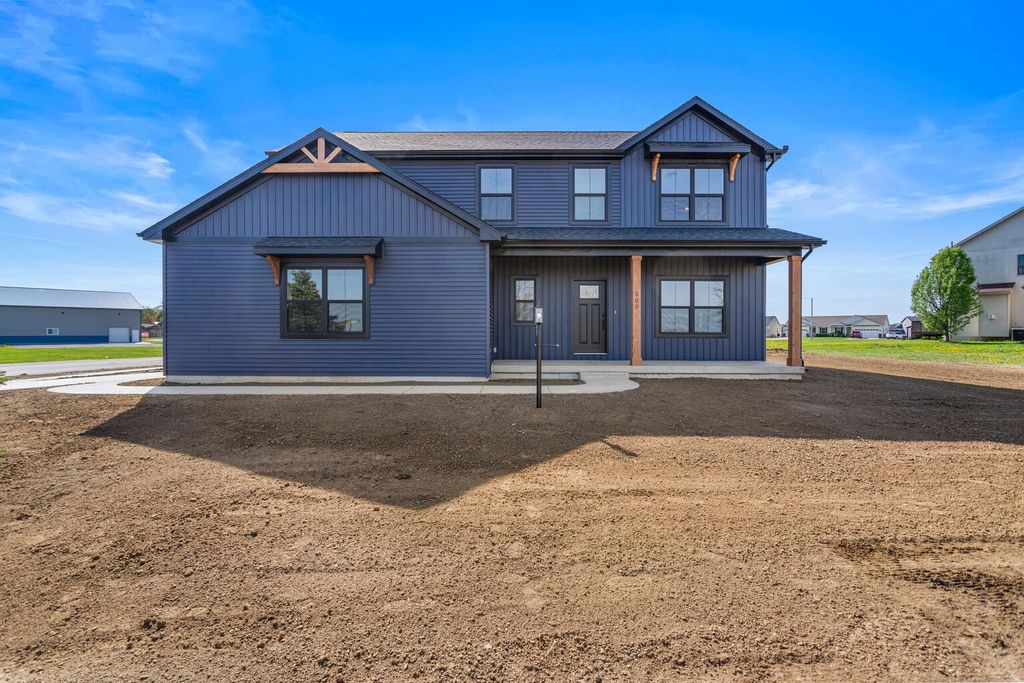 Photo for 500 Prairie Meadows Drive, Heyworth, IL 61745 (MLS # 12497213)