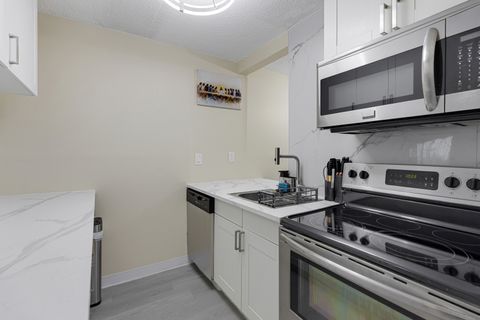 Tiny photo for 1043 S YORK Road #209, Bensenville, IL 60106 (MLS # 12607555)