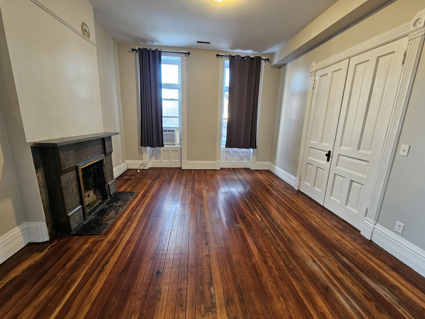 2000 S Ashland Avenue 1