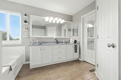 Tiny photo for 26 N Berkshire Lane, Round Lake, IL 60073 (MLS # 12452905)