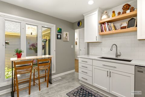 Tiny photo for 6424 Ashford Court, Lisle, IL 60532 (MLS # 12658432)
