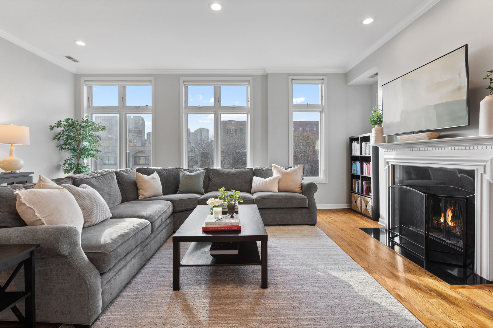 540 W Oakdale Avenue 4W