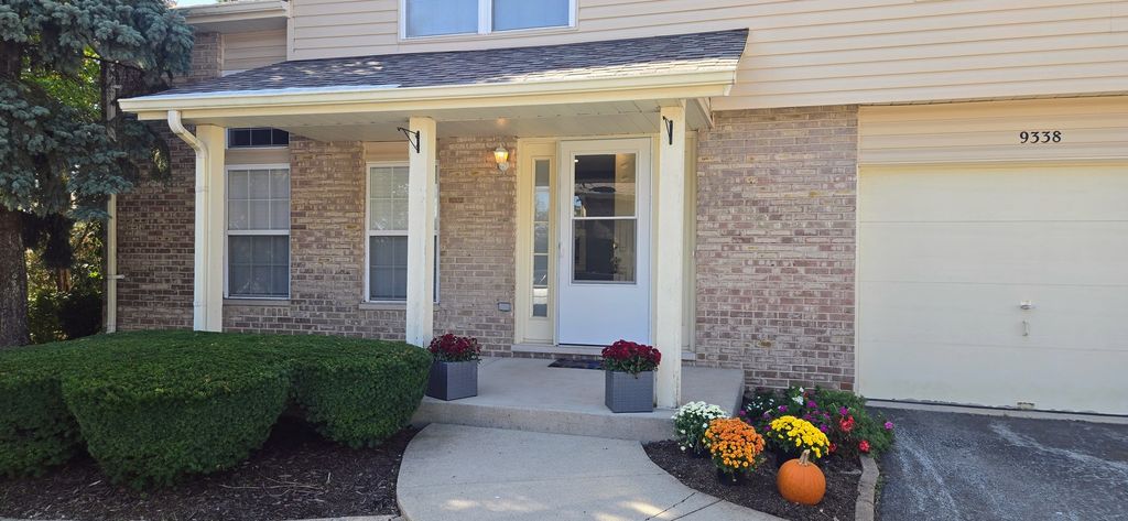 Photo for 9338 Meadowview Drive #9338, Orland Hills, IL 60487 (MLS # 12484678)