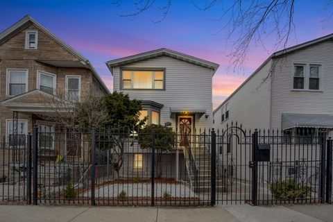 Photo of 2920 N Gresham Avenue, Chicago, IL 60618 (MLS # 12641128)