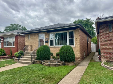 Tiny photo for 10806 S Avenue O, Chicago, IL 60617 (MLS # 12714241)