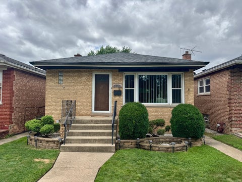 Photo of 10806 S Avenue O, Chicago, IL 60617 (MLS # 12714241)