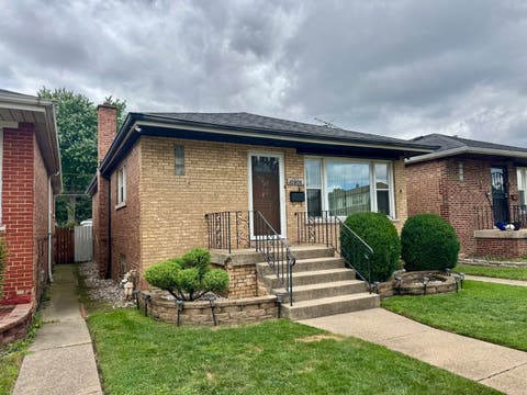 Tiny photo for 10806 S Avenue O, Chicago, IL 60617 (MLS # 12714241)