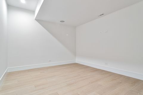 Tiny photo for 533 Kensington Court, Hinsdale, IL 60521 (MLS # 12548939)