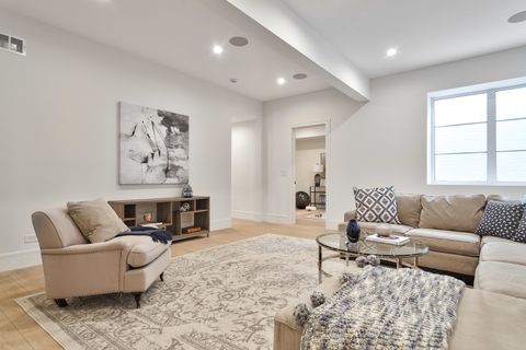 Tiny photo for 533 Kensington Court, Hinsdale, IL 60521 (MLS # 12548939)