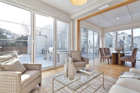 Tiny photo for 533 Kensington Court, Hinsdale, IL 60521 (MLS # 12548939)