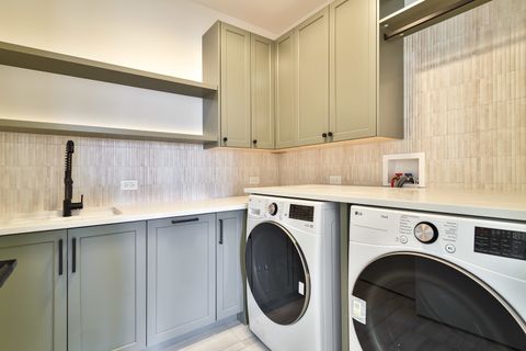 Tiny photo for 533 Kensington Court, Hinsdale, IL 60521 (MLS # 12548939)