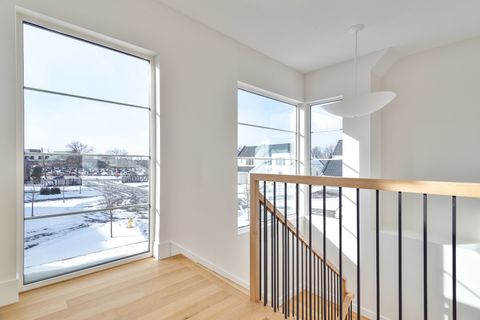 Tiny photo for 533 Kensington Court, Hinsdale, IL 60521 (MLS # 12548939)