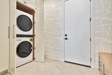 Tiny photo for 533 Kensington Court, Hinsdale, IL 60521 (MLS # 12548939)