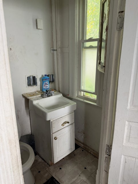 Tiny photo for 605 W Armstrong Avenue, Peoria, IL 61606 (MLS # 12748966)