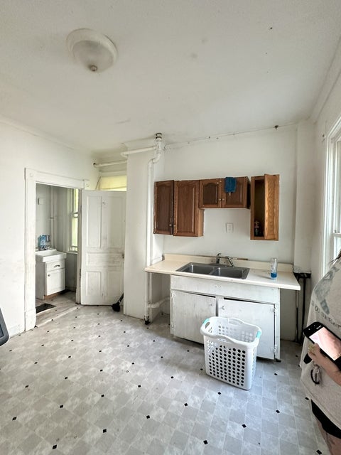 Tiny photo for 605 W Armstrong Avenue, Peoria, IL 61606 (MLS # 12748966)