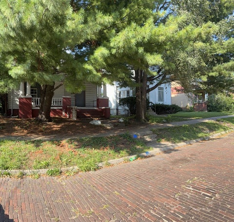 Tiny photo for 605 W Armstrong Avenue, Peoria, IL 61606 (MLS # 12748966)
