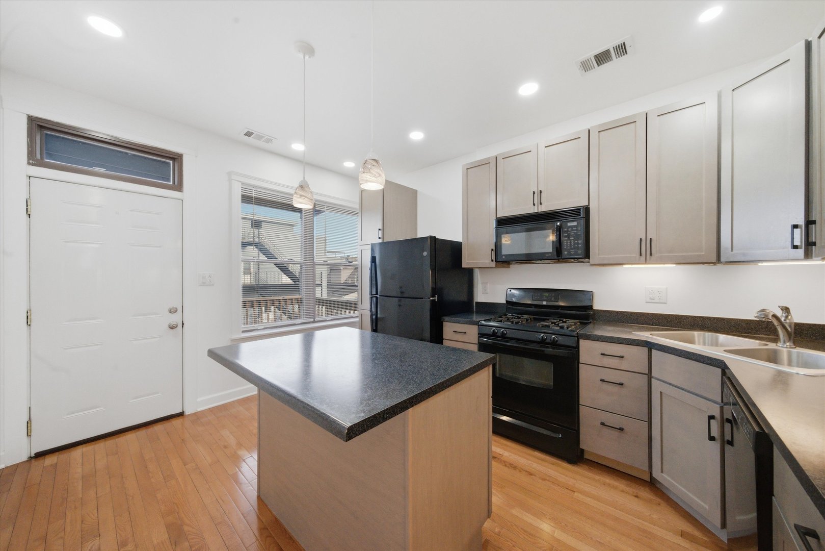 2908 W Palmer Street 3