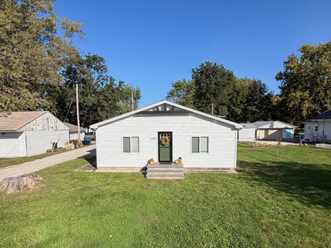 Tiny photo for 205 S Washington Street, Mansfield, IL 61854 (MLS # 12779148)