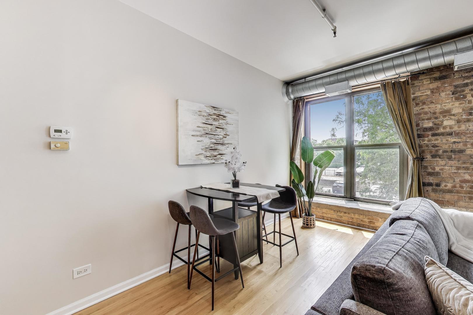 1735 W Diversey Parkway 206