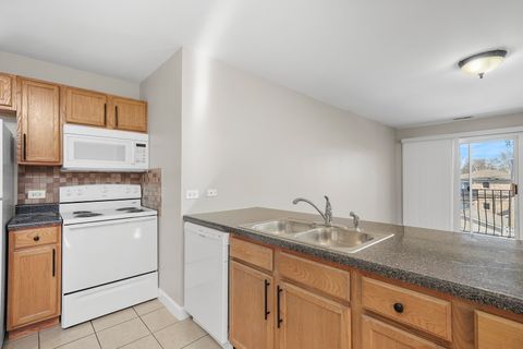 Tiny photo for 3423 Ridgeland Avenue #203, Berwyn, IL 60402 (MLS # 12551862)
