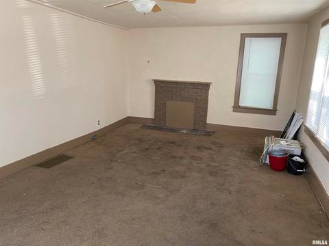 Tiny photo for 505 S Rawlings Street, Carbondale, IL 62901 (MLS # EB445464)