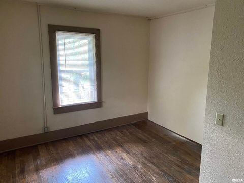 Tiny photo for 505 S Rawlings Street, Carbondale, IL 62901 (MLS # EB445464)