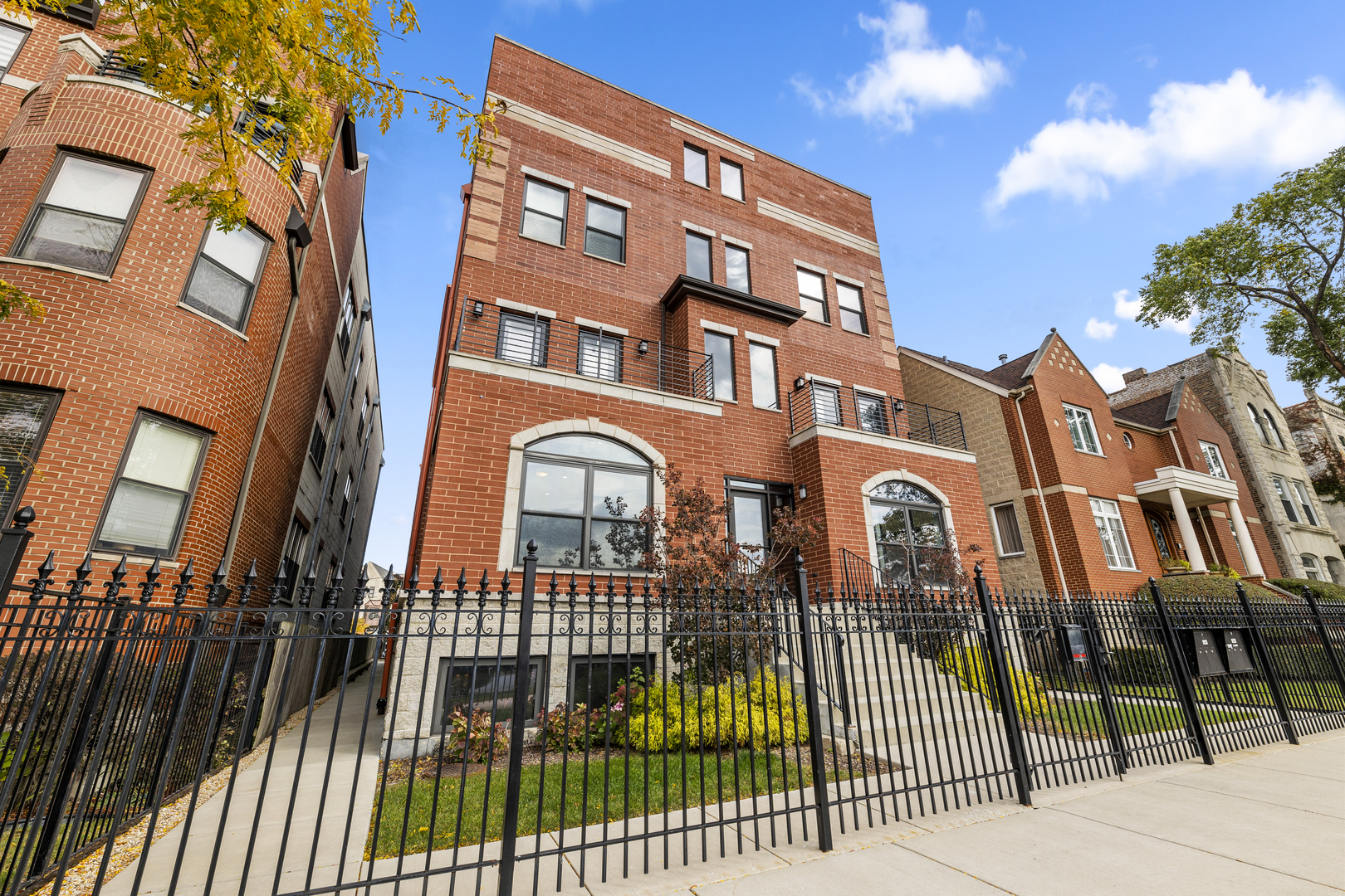 4453 S Lake Park Avenue 4