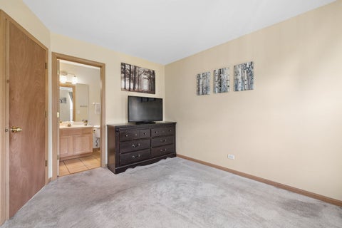 Tiny photo for 814 Symphony Drive, Aurora, IL 60504 (MLS # 12666412)