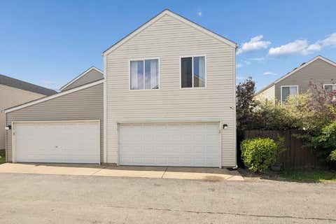 Tiny photo for 814 Symphony Drive, Aurora, IL 60504 (MLS # 12666412)