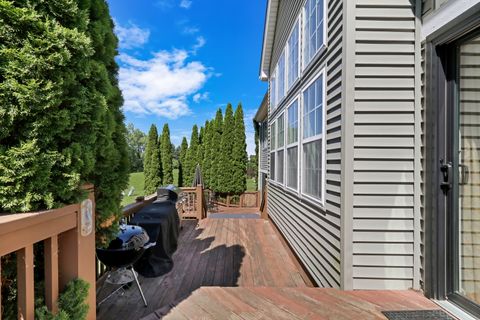 Tiny photo for 1156 Oakmeadow Court, Gurnee, IL 60031 (MLS # 12682272)