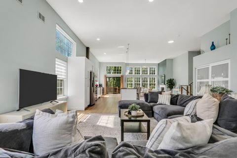 Tiny photo for 1156 Oakmeadow Court, Gurnee, IL 60031 (MLS # 12682272)