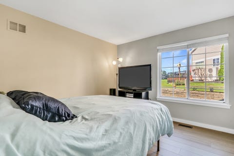 Tiny photo for 1156 Oakmeadow Court, Gurnee, IL 60031 (MLS # 12682272)