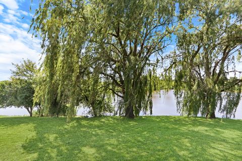 Tiny photo for 1156 Oakmeadow Court, Gurnee, IL 60031 (MLS # 12682272)