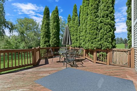 Tiny photo for 1156 Oakmeadow Court, Gurnee, IL 60031 (MLS # 12682272)