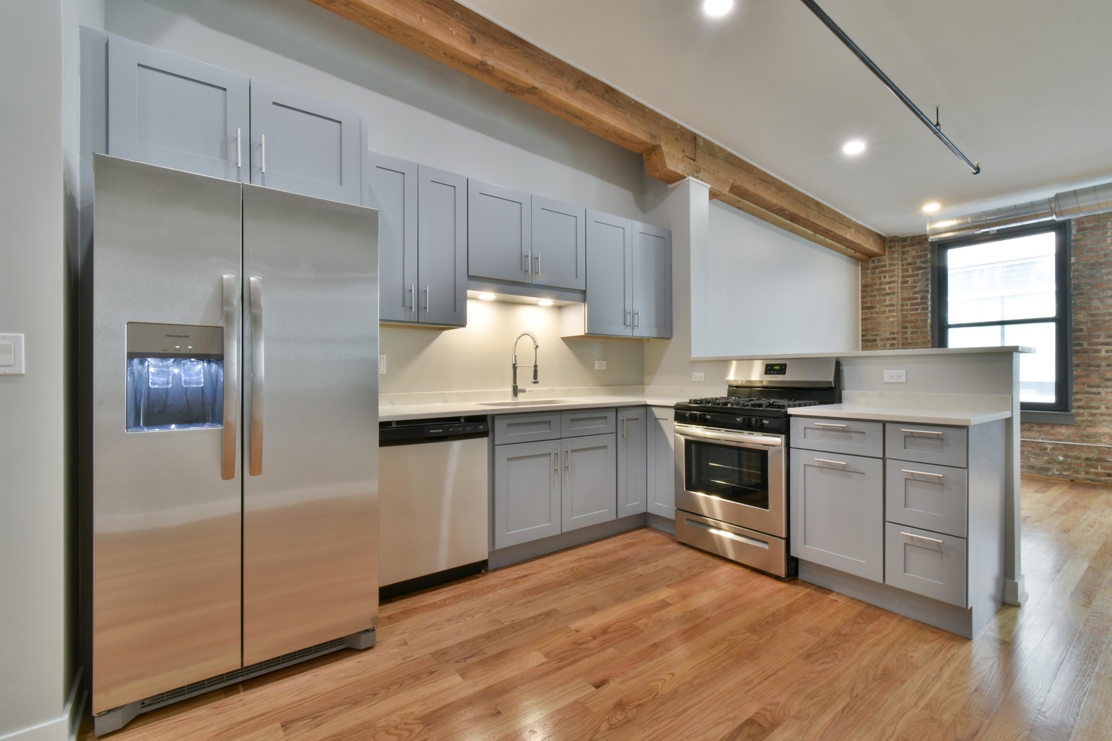 25 W Hubbard Street 502