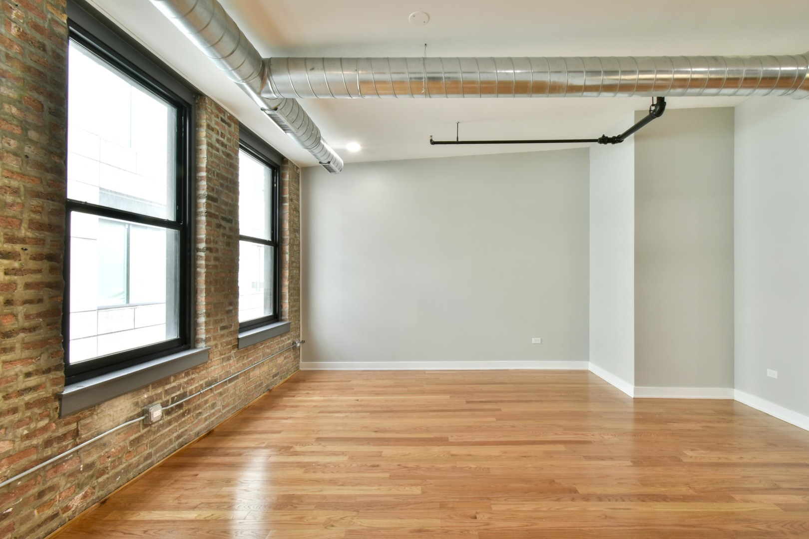 25 W Hubbard Street 502