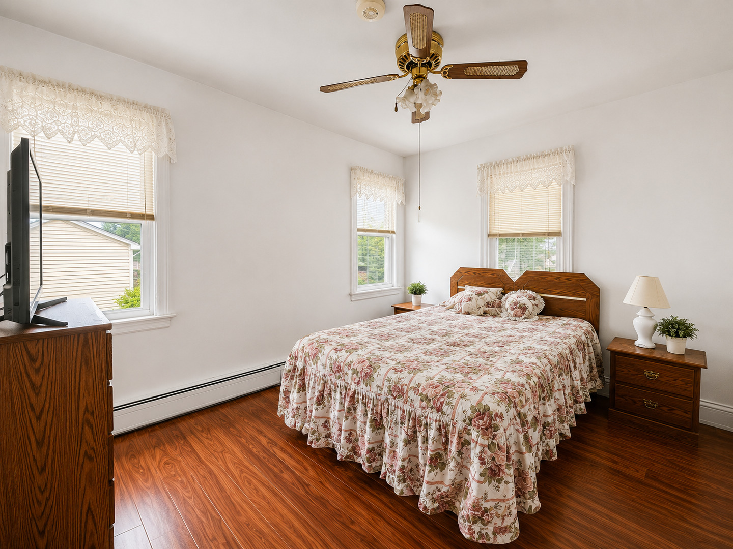 3023 W 54th Place