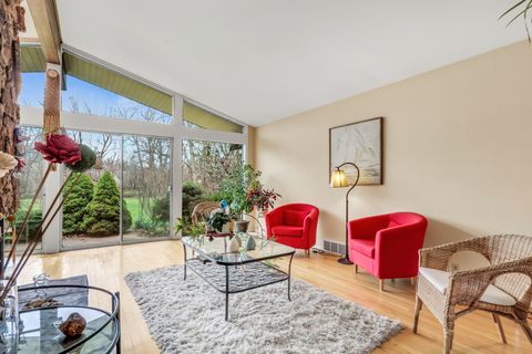 Tiny photo for 180 Crescent Knoll Drive, Green Oaks, IL 60048 (MLS # 12643226)